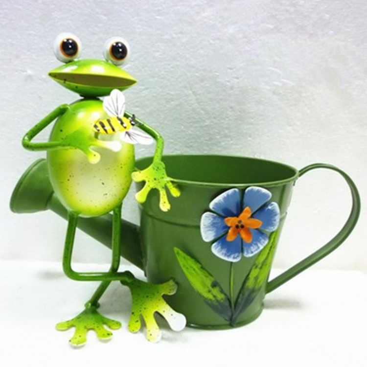 Garden Metal Flower Pot with Frog Figurine from the Youli collection by Xiamen Youli