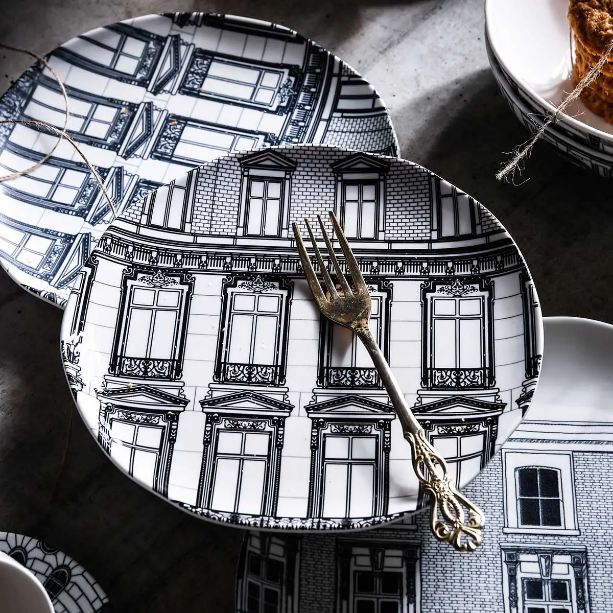 Modern Ceramic Serving Plates 1 from the Youli collection by Xiamen Youli